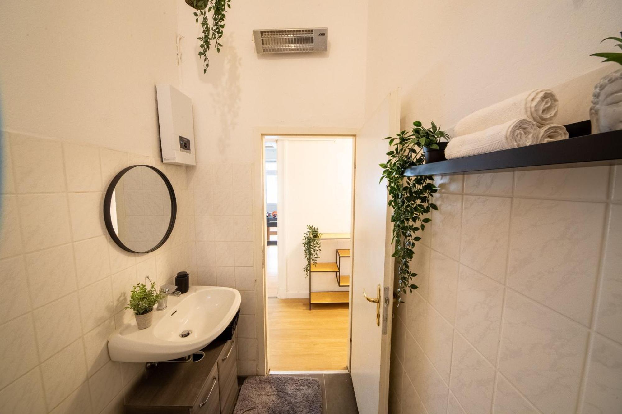 Massagesessel, King-sized Bed, Billardtisch, 2 Couches Apartamento *
