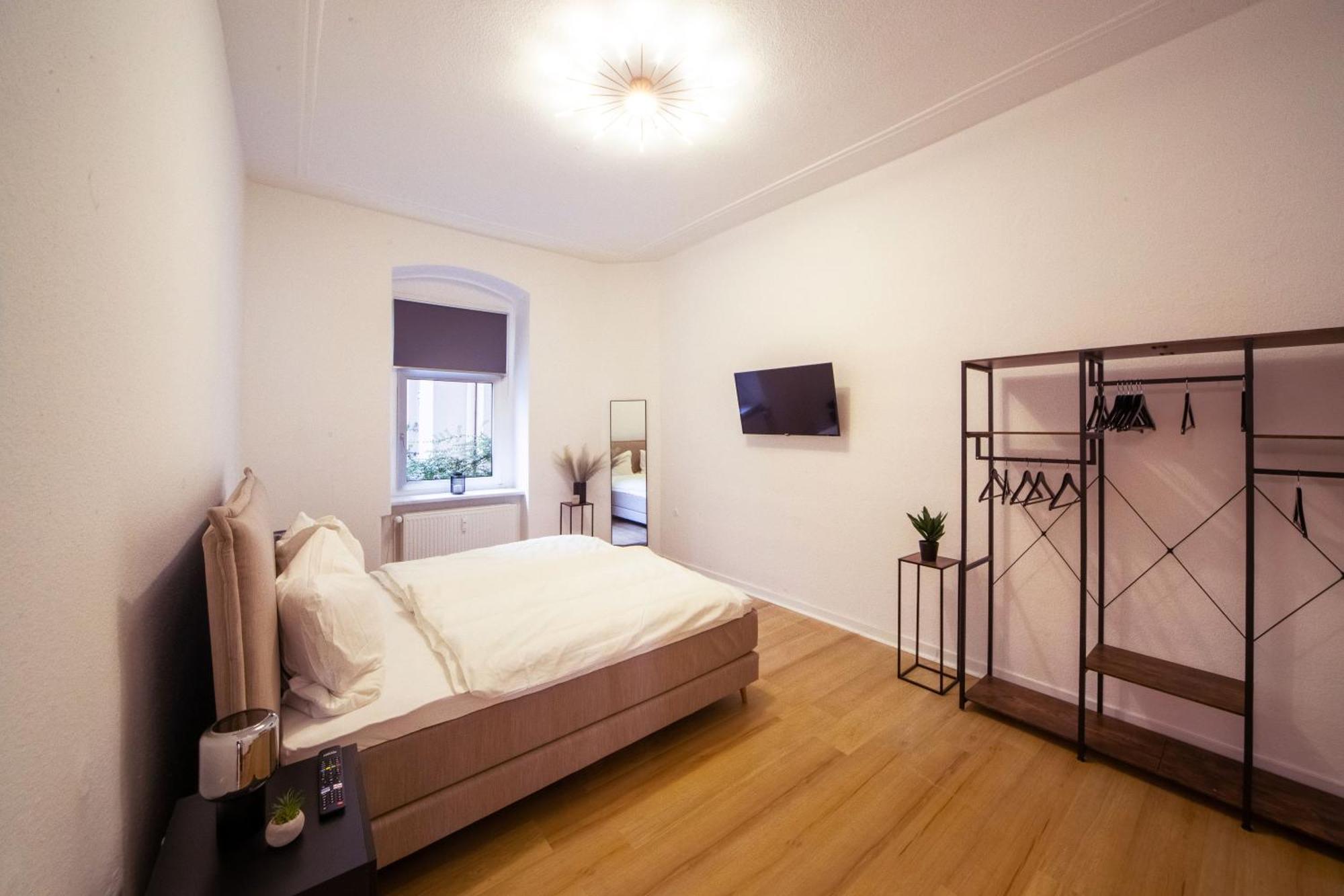 Massagesessel, King-sized Bed, Billardtisch, 2 Couches Appartamento Berlino