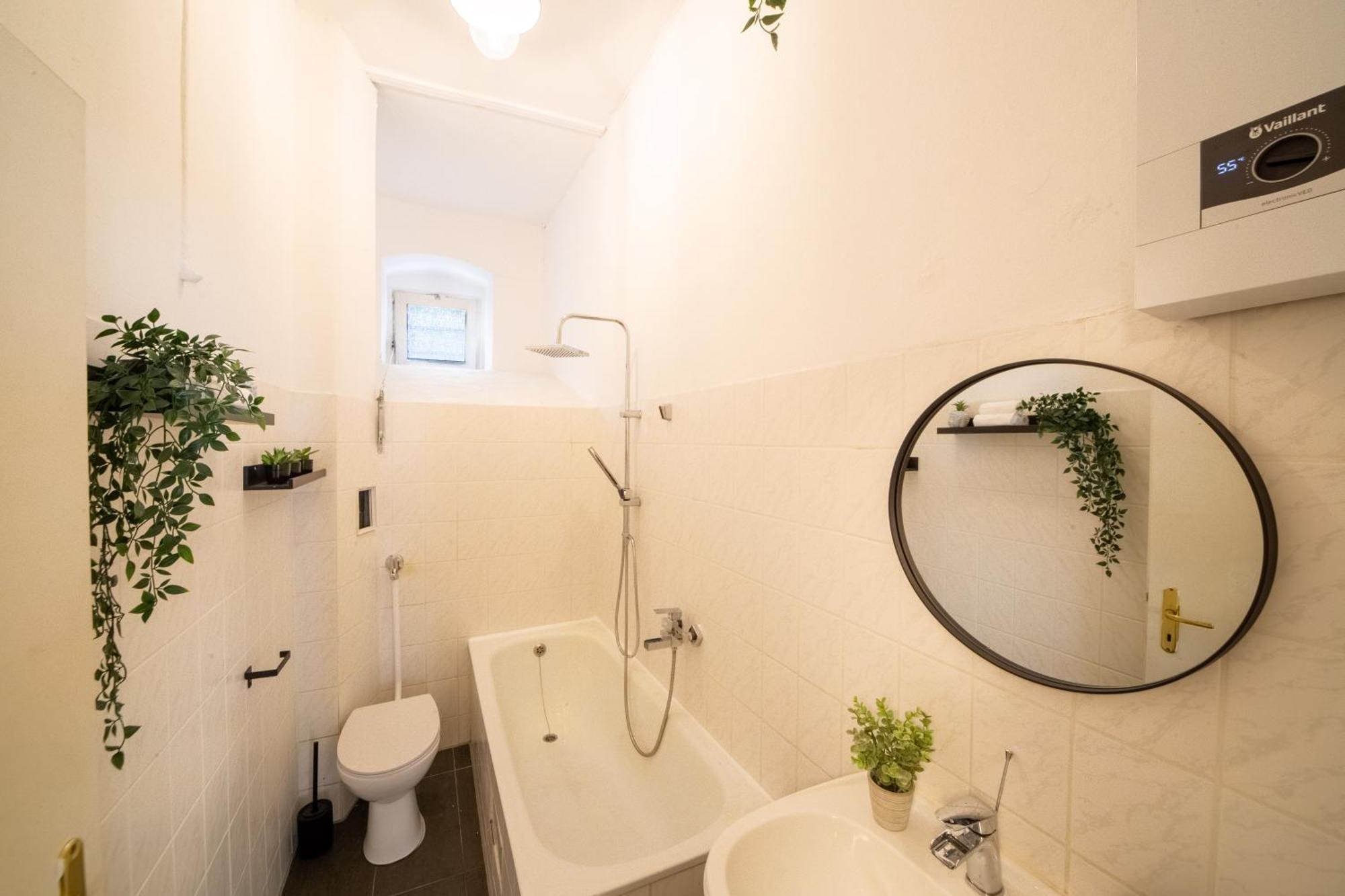 Massagesessel, King-sized Bed, Billardtisch, 2 Couches Apartamento *